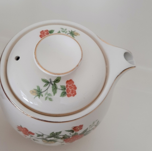 VTG TEAPOT AND CREAMER SET - Picture 10 of 15
